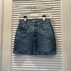 Levi’s Icon Denim Mini Skirt Size 24 Medium Wash
